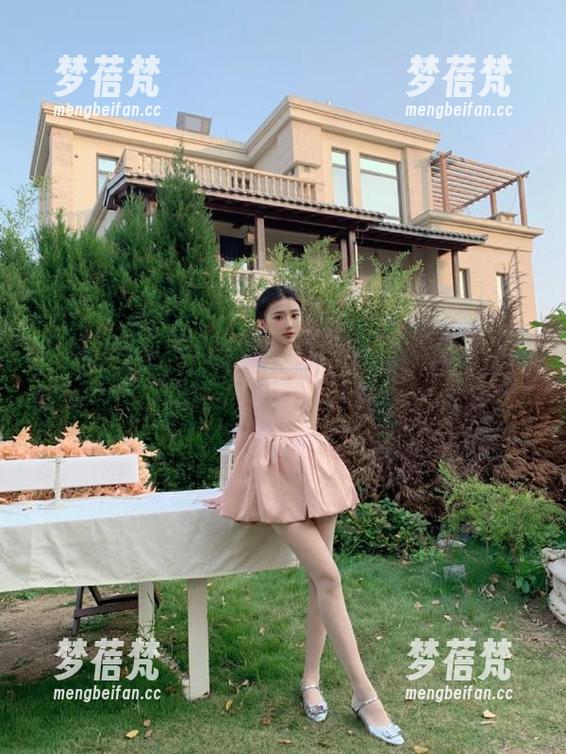 在Umeko J教室里，作品与福利交织，仿佛进入梦幻的世界！